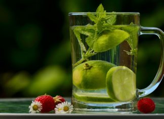 Ziołowa terapia – 5 najskuteczniejszych ziołowych naparów na skołatane nerwy