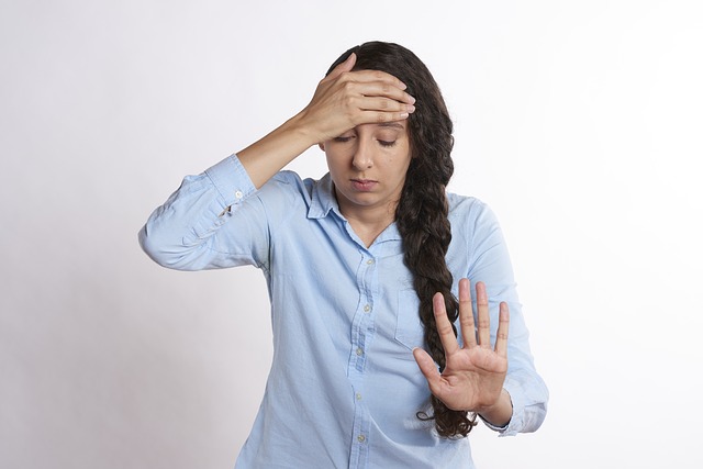 ból głowy przed okresem - co wpływa i jak zaradzić