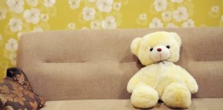 Kwiatowe tapety – wprowadź klimat do swojego wnętrza