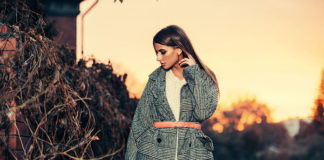 Płaszcze w kratę, puchowe, futrzane - najmodniejsze modele na sezon jesień-zima 2018/2019