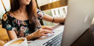 Jak doładować komuś konto w Play?